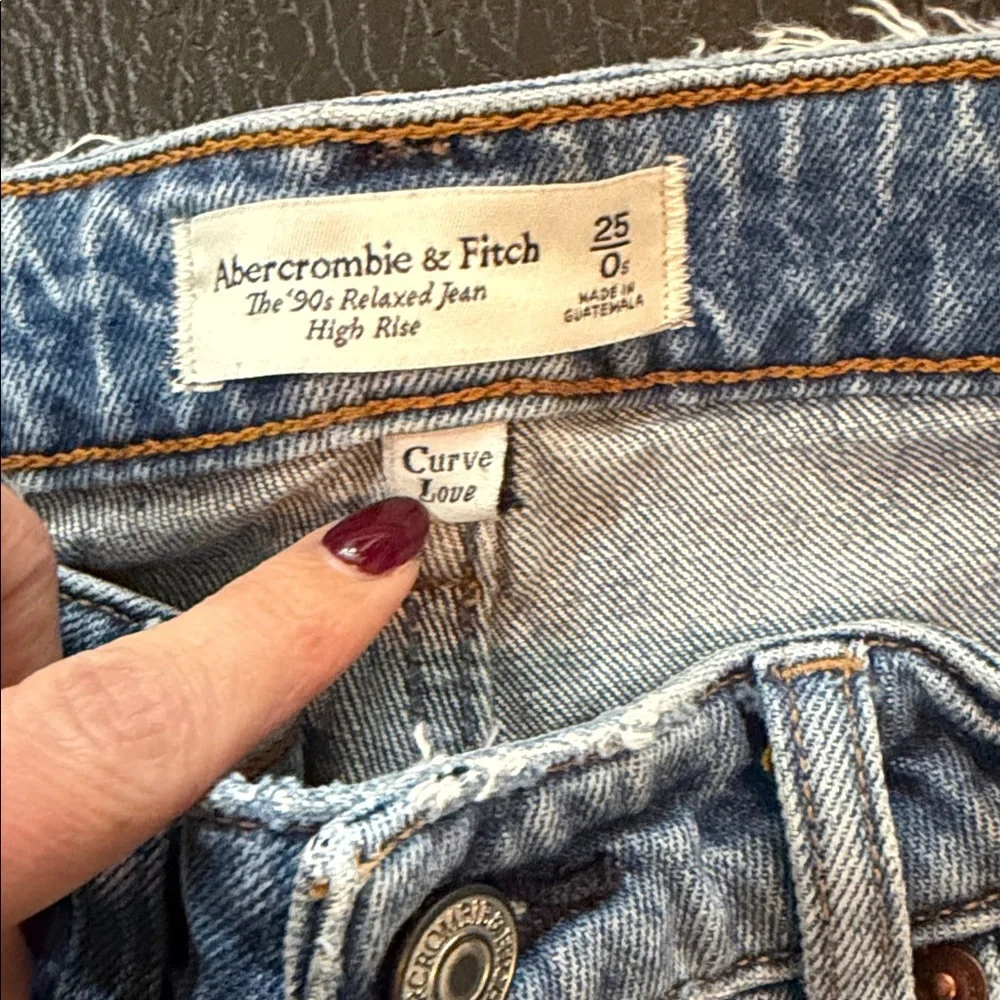 Abercrombie & Fitch The 90s Relaxed Jean High Rise Medium Rinse Size 25/0 SHORT - Picture 3 of 6